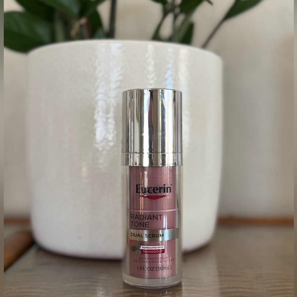 Eucerin Radiant Tone Dual Serum - Silver and Pink